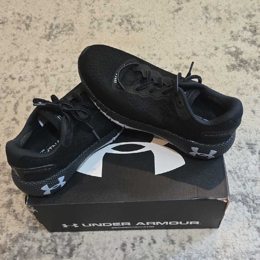 Under Armour HOVR Machina II Women’s Tennis Shoes – Like New – Size 9.5